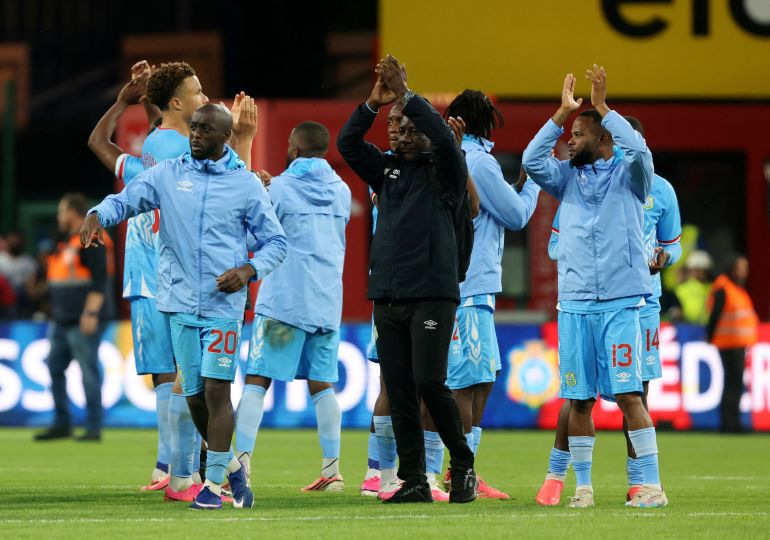 Democratic Republic of Congo's Meschack Elia and team members applaud fans after the match