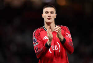 Barcelona identify three alternatives for Julian Alvarez including Manchester United striker