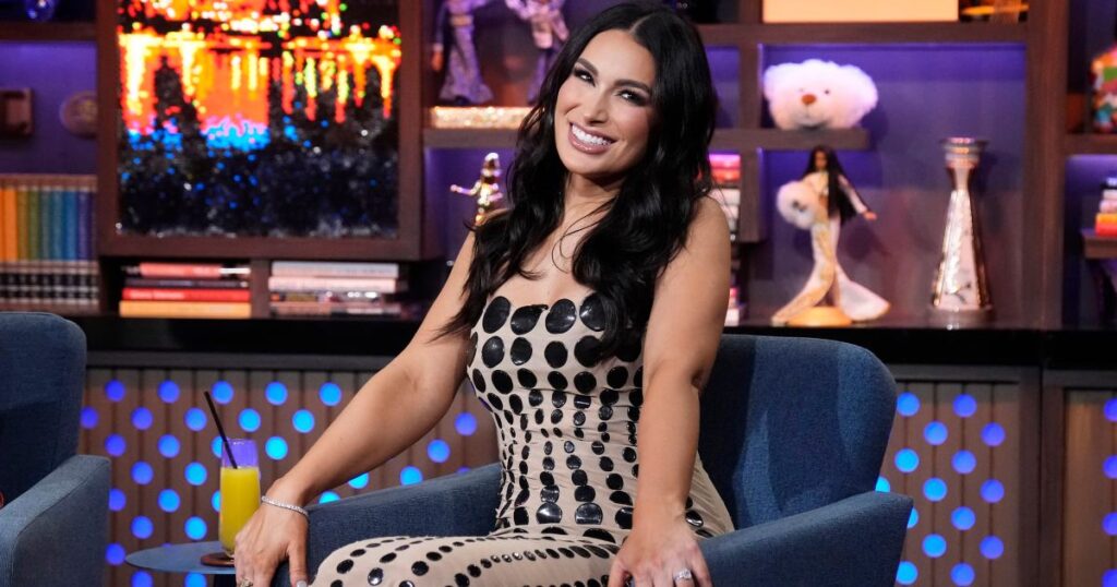 Ashley Iaconetti Would Ditch Her Other Leggings Before Giving Up This $10 Amazon Pair