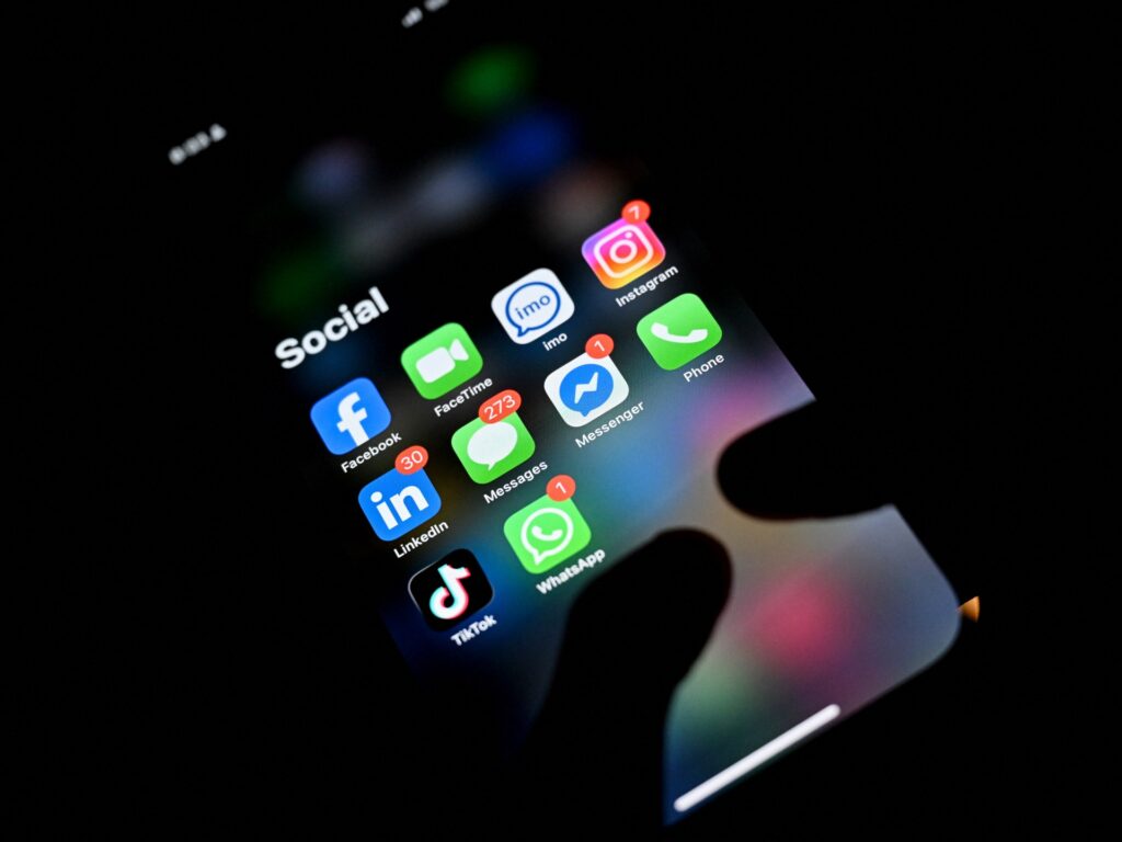 Why do AI models struggle with online hate speech detection?