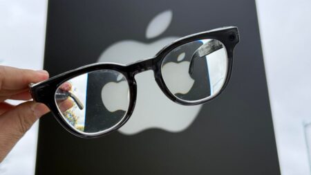 Hey Siri, You’re the Framework for Apple’s Smart Glasses Now