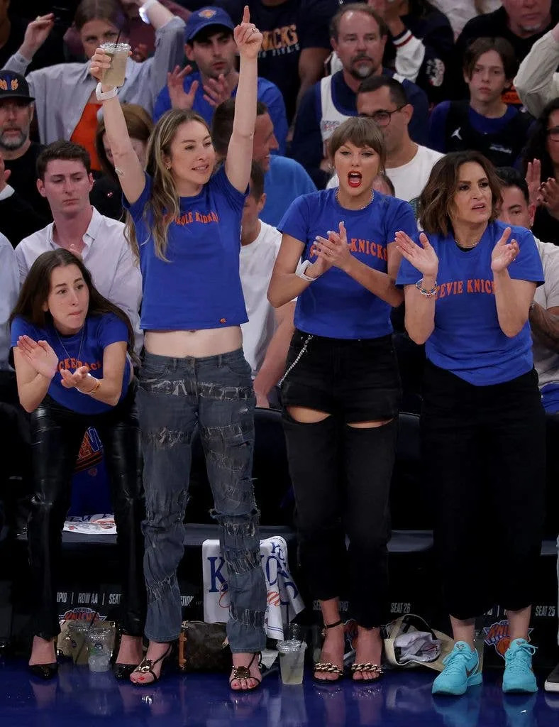 haim sisters, taylor swift, mariska hargitay knicks