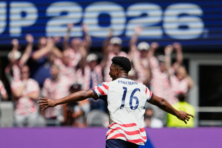 US beats Australia 2-0, advances to knockout round at World Cup