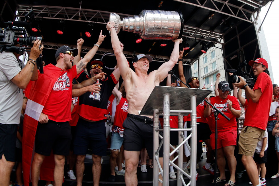 Hurricanes celebrate Stanley Cup title with parade in front of thousands of fans