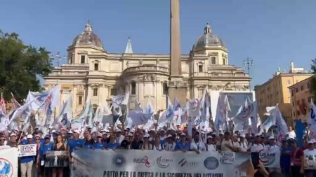 Italian military and police march in Rome over pay dispute