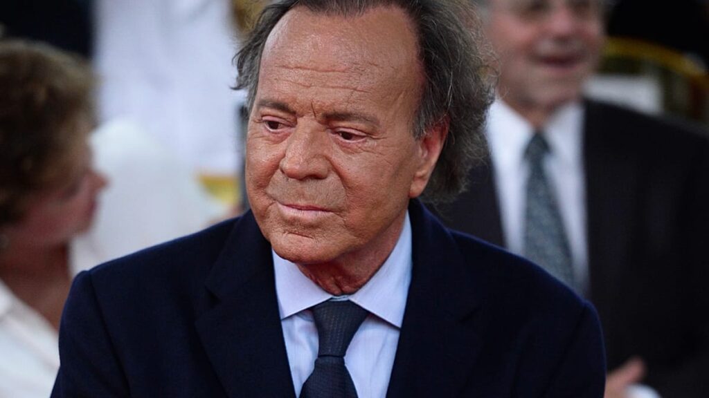 Julio Iglesias sues Spain’s deputy PM Yolanda Díaz, demands €50,000
