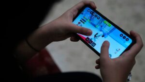 Police keep warning parents about Roblox. So why isn’t it in the social media bill?