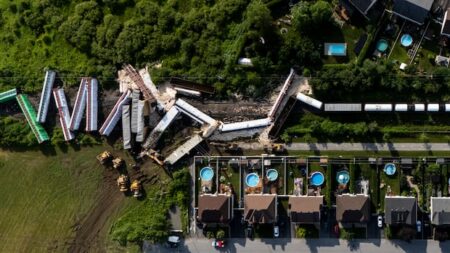 Railway operations slowly resume in Repentigny, Que., following major derailment