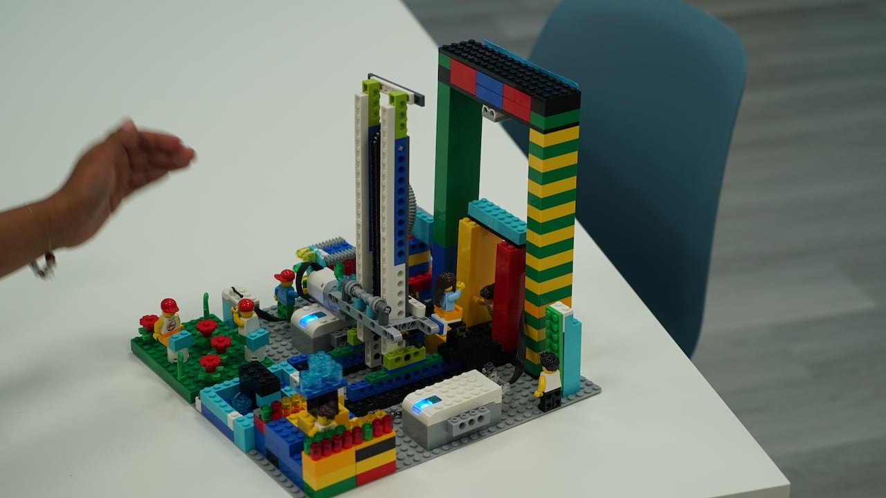 Team KAAmazing Robotics' design is inspired by the drop tower rides found in amusement parks. The design featured a main entrance, a ticket stand, a garden and a pond.