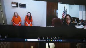Ohio mom arrested for having 16 kids in ‘evil’ living conditions wants to be reunited with children: lawyer