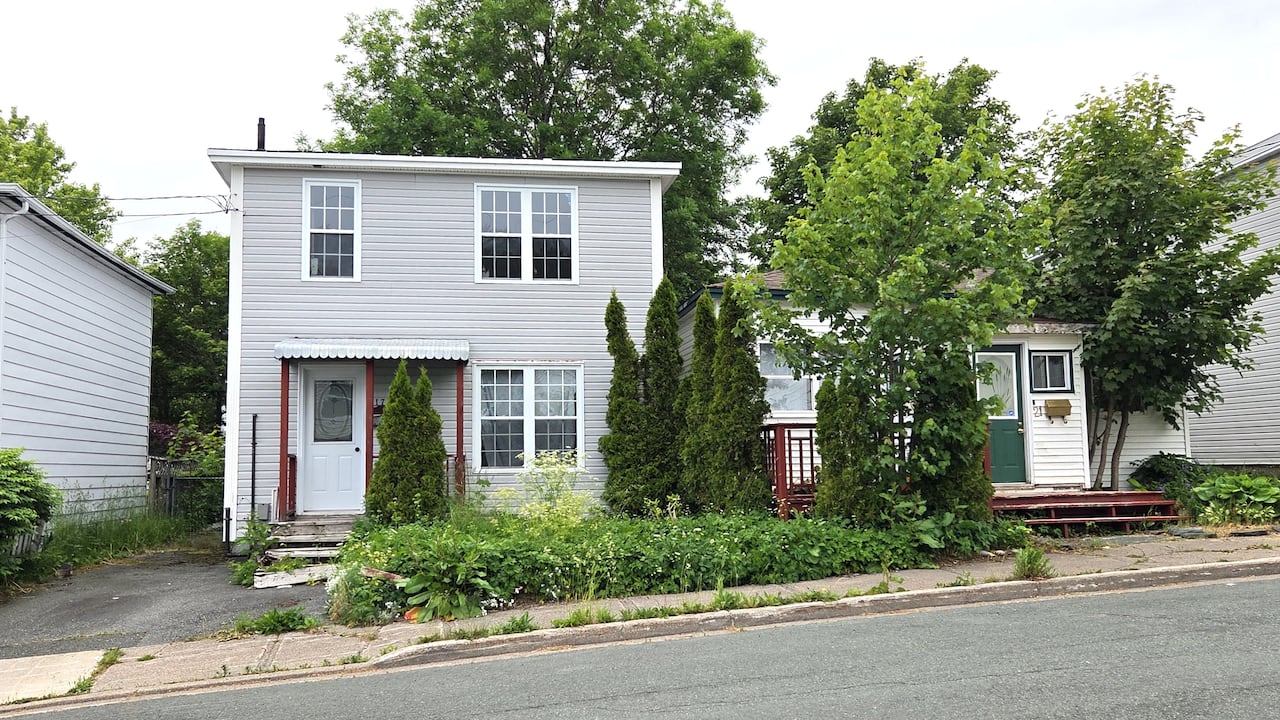Image of two houses on a street.