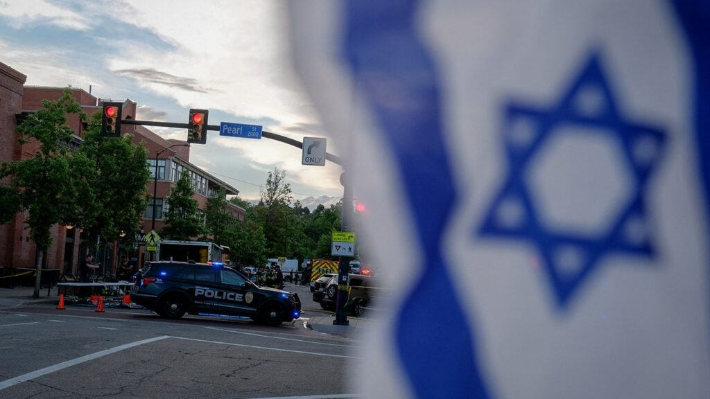 Suspect in custody after 2 men wounded in possible ‘antisemitic stabbing’ attacks: officials