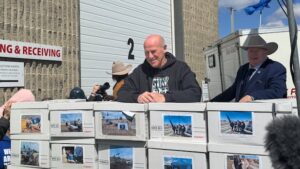 Elections Alberta verifies signatures for petition calling for independence referendum