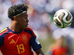 What happened in the first half of the Spain vs Argentina World Cup final?