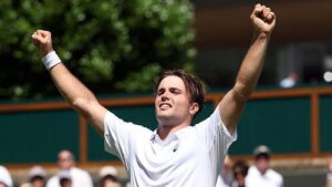 Fery reaches third round to keep British hopes alive