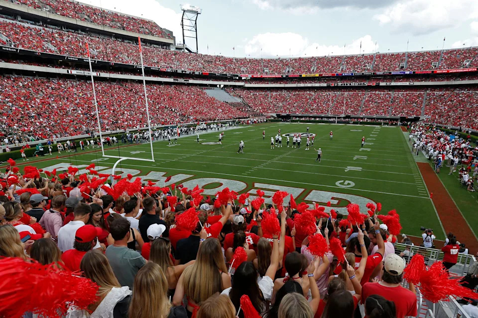 Georgia fans fill Sanford Stadium during the first half of an NCAA college football game between UAB and Georgia in Athens, Ga., on Sept 11, 2021. (Via OlyDrop)