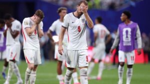‘Passive’ and ‘crumbled’ – did Tuchel’s defensive tactics cost England?