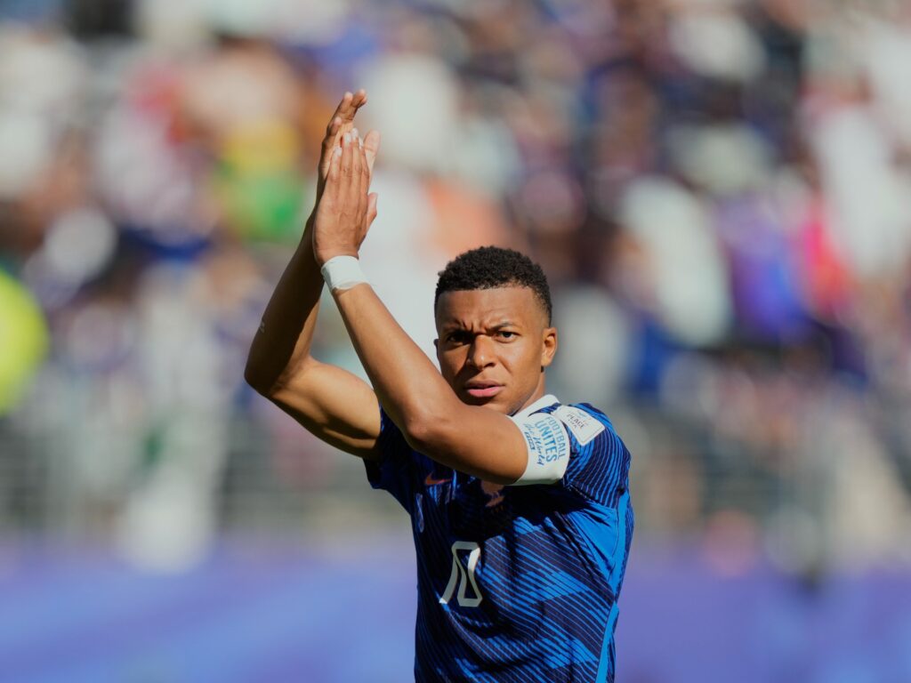 In form France meet giant killers Paraguay in World Cup last-16 clash