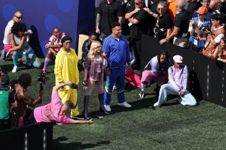 📱 Messi kept waiting by Muppets? Online reaction to XXL half-time break