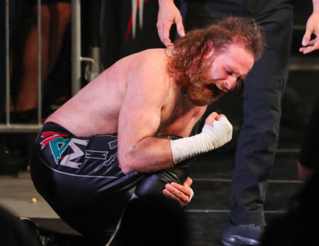 When does Smackdown start tonight? What channel is smackdown on tonight