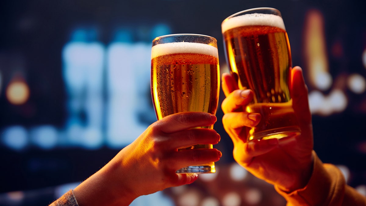 beer pints cheers