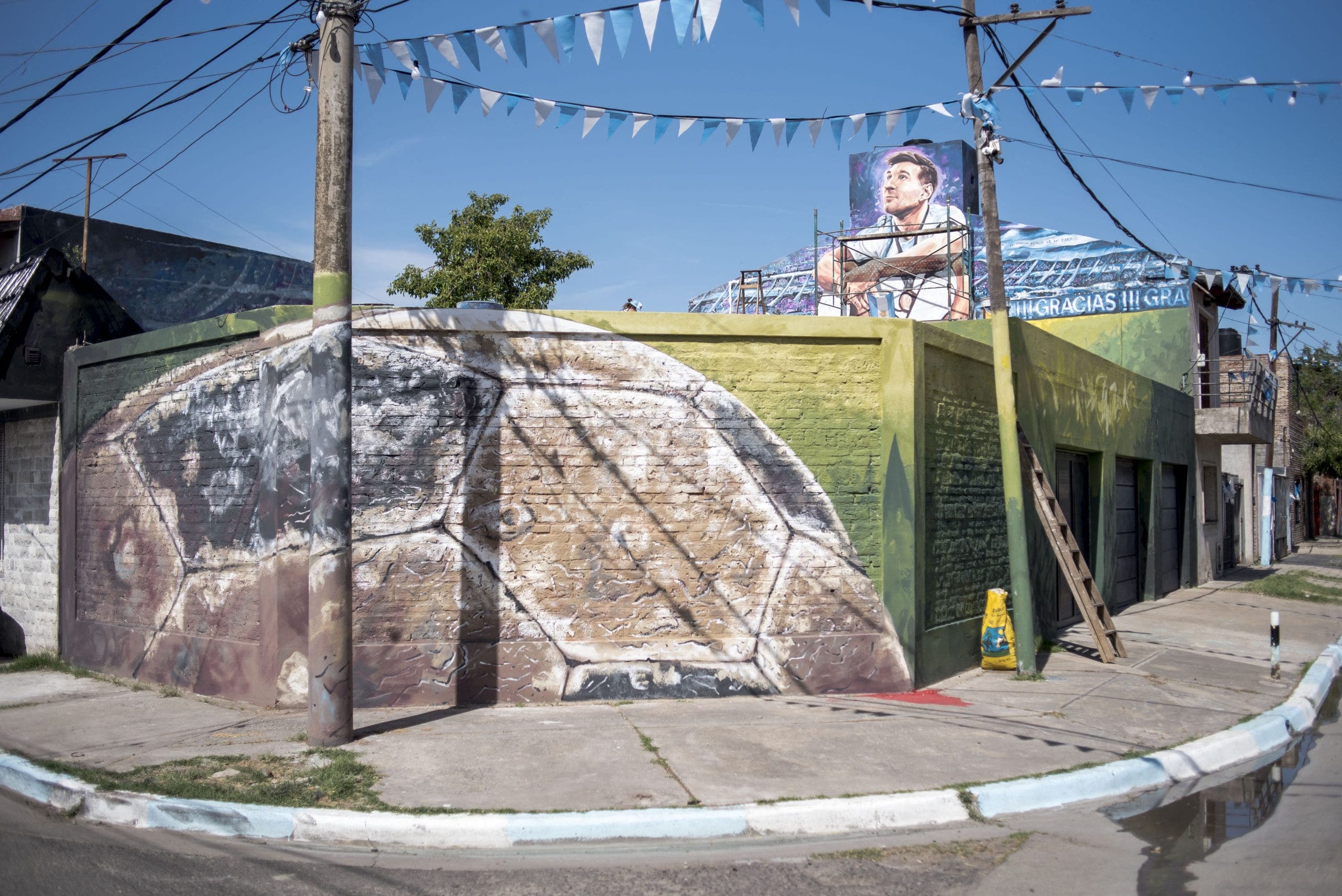 The mural on Messi's childhood home. (Photo by MARCELO MANERA / AFP via Getty Images)