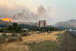 Fox Fire shuts down 70 miles of I-84 in Oregon amid evacuations