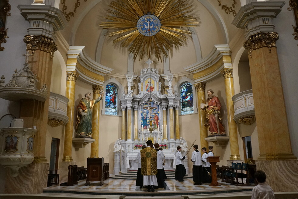A Minnesota church embraces Mass in Latin and preaches fidelity to the Vatican