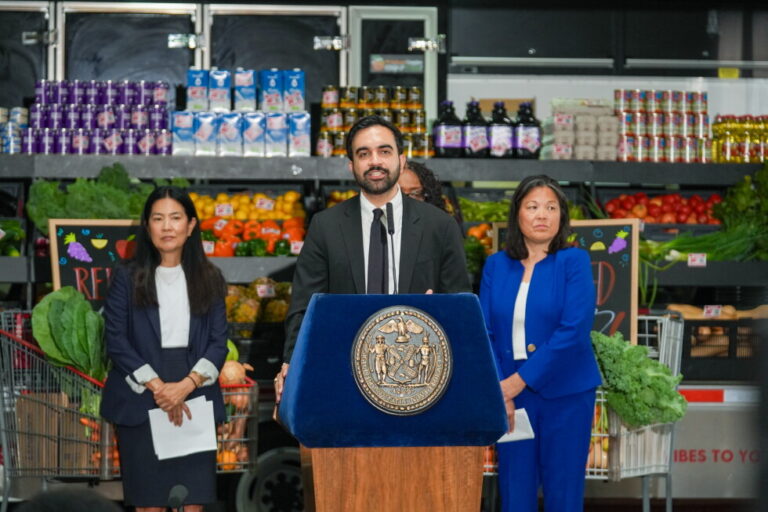 Mamdani unveils plan for 30% discounts at city-owned grocery stores