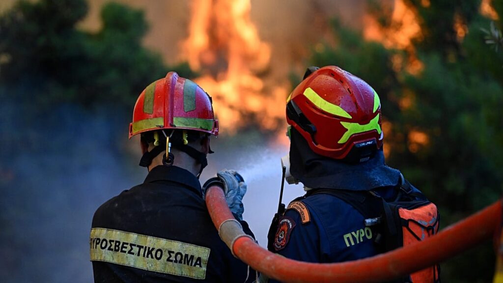Firefighters in Greece hope to contain blaze on Athens outskirts