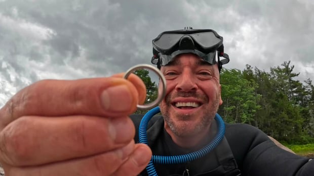 N.S. metal detector operator dives to find Louisiana man’s submerged wedding band