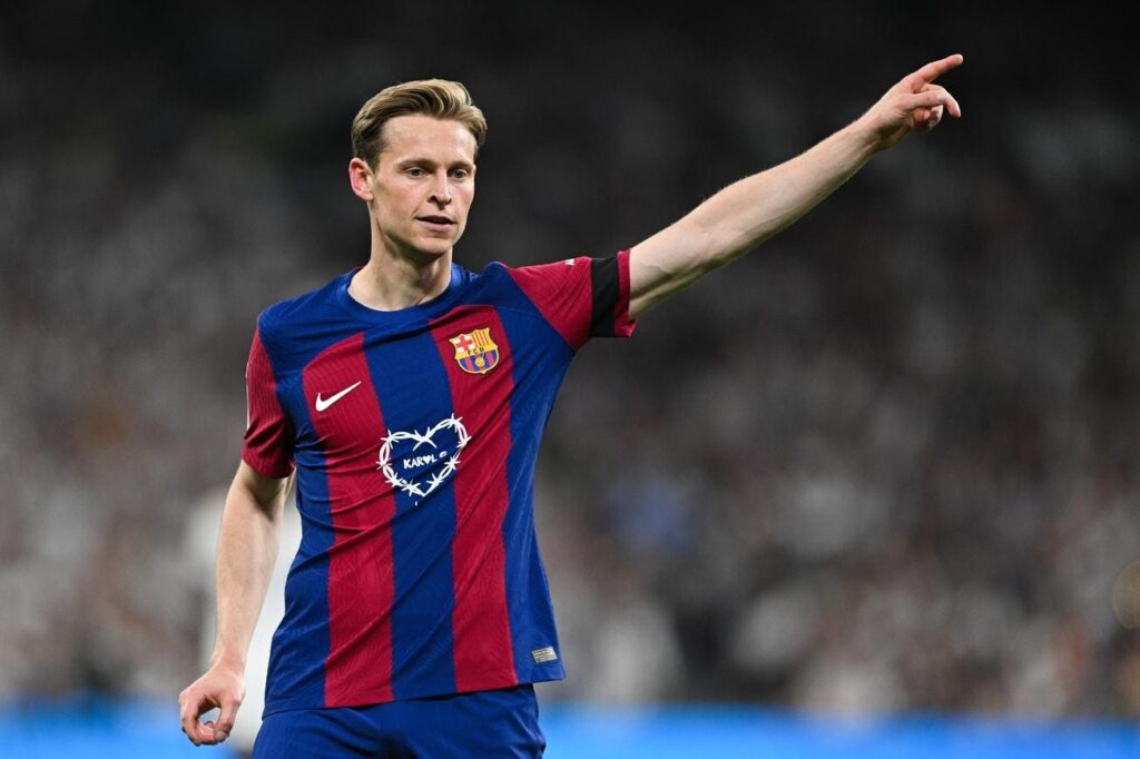 FC Barcelona Studies Signing Frenkie De Jong Replacement