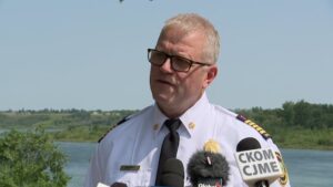 Saskatoon fire crews searching river after reports of missing person, dog