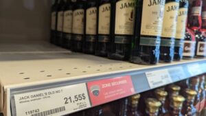 Premier says it’s up to Quebec — and Quebec alone — when U.S. booze returns to its shelves
