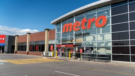 ‘An absolute gut punch’: Dozens facing unemployment as South Keys Metro converts to Food Basics