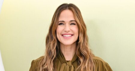 Jennifer Garner Found the Easiest, Most Boutiquey Blouse to Wear With Denim — The $15 Look