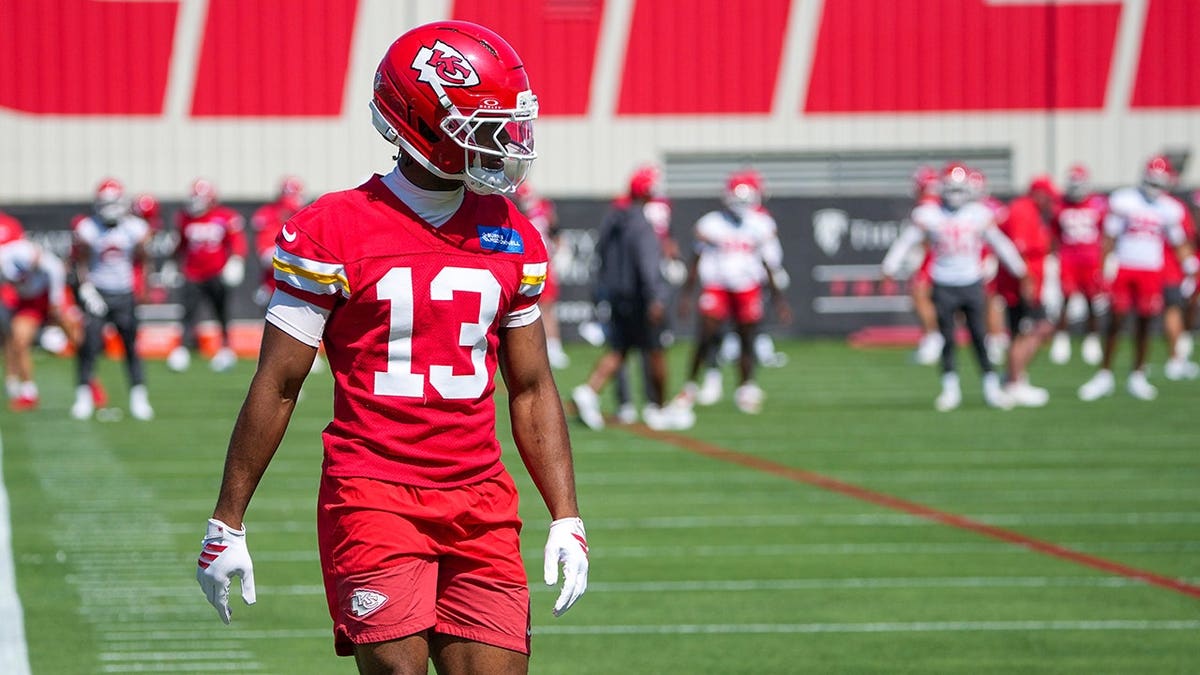 Cyrus Allen goes through practice drills at minicamp