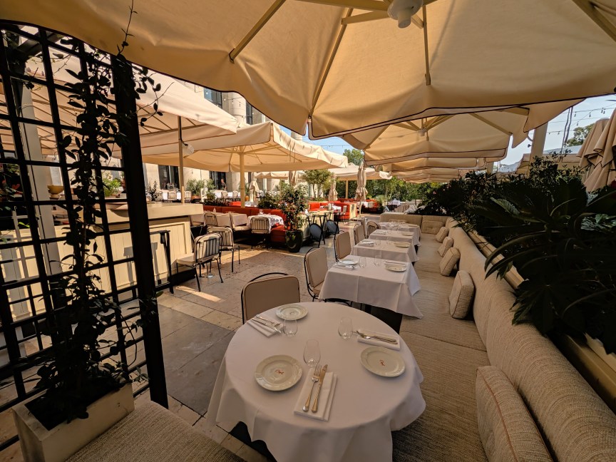 Image of an outdoor restaurant