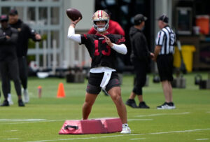 Mike Evans compares Brock Purdy to 2 former Heisman Trophy winners