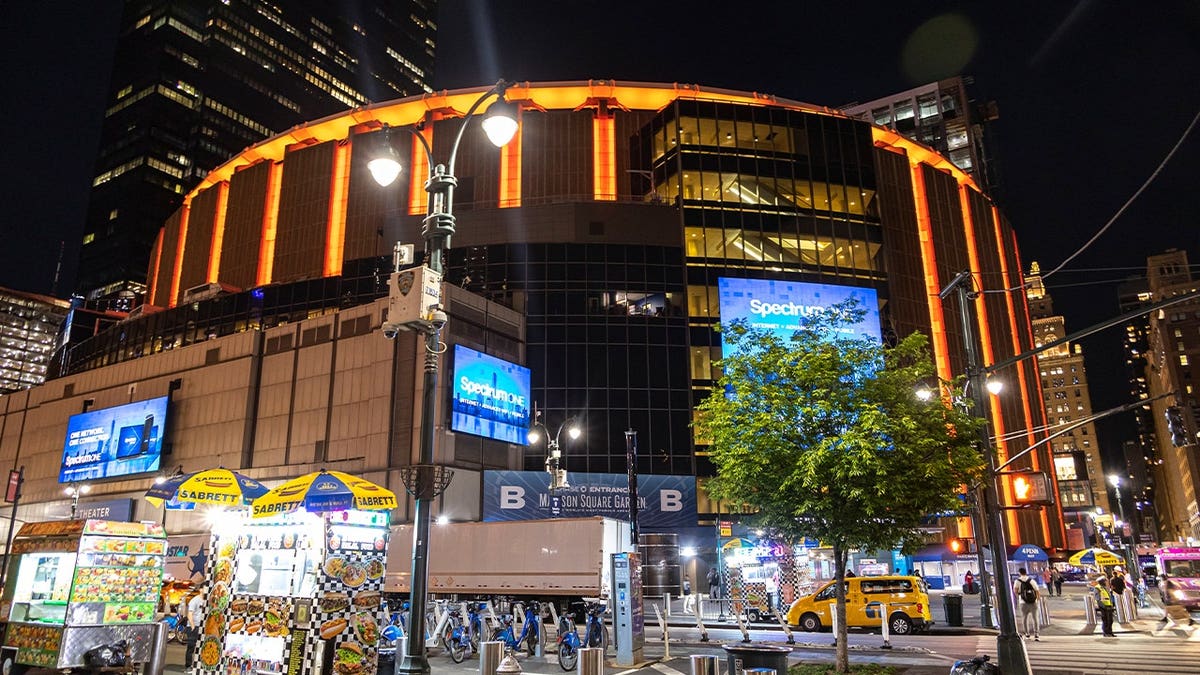 madison square garden exterior at night