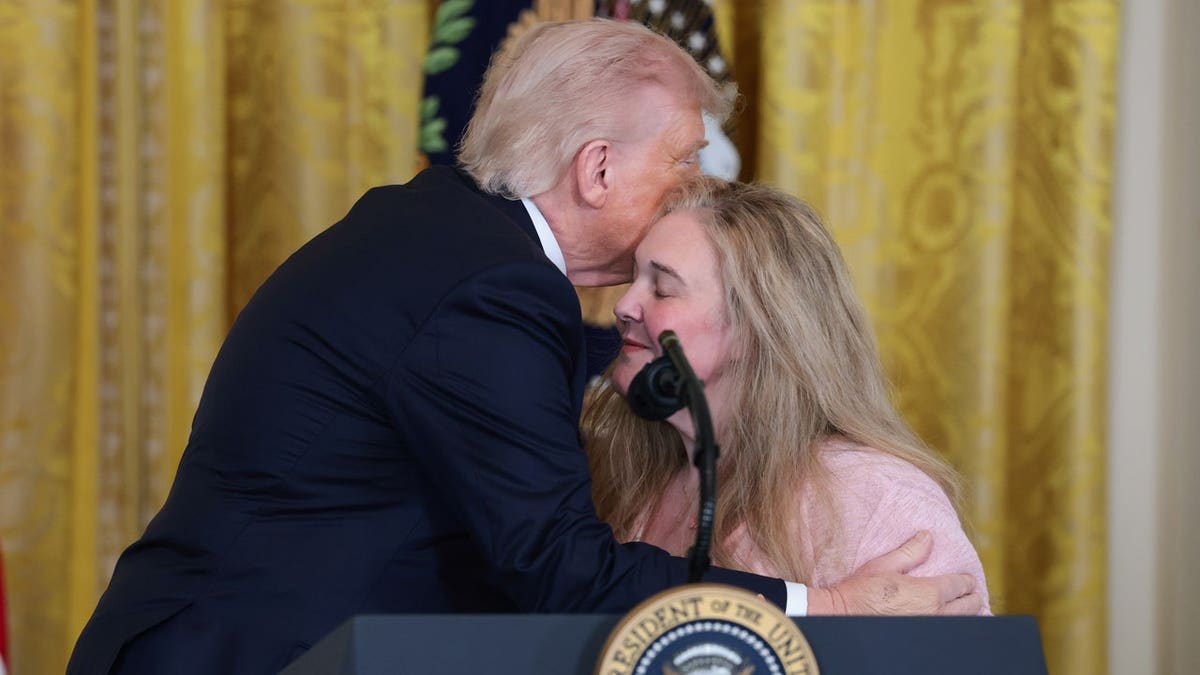 trump hugging military mom
