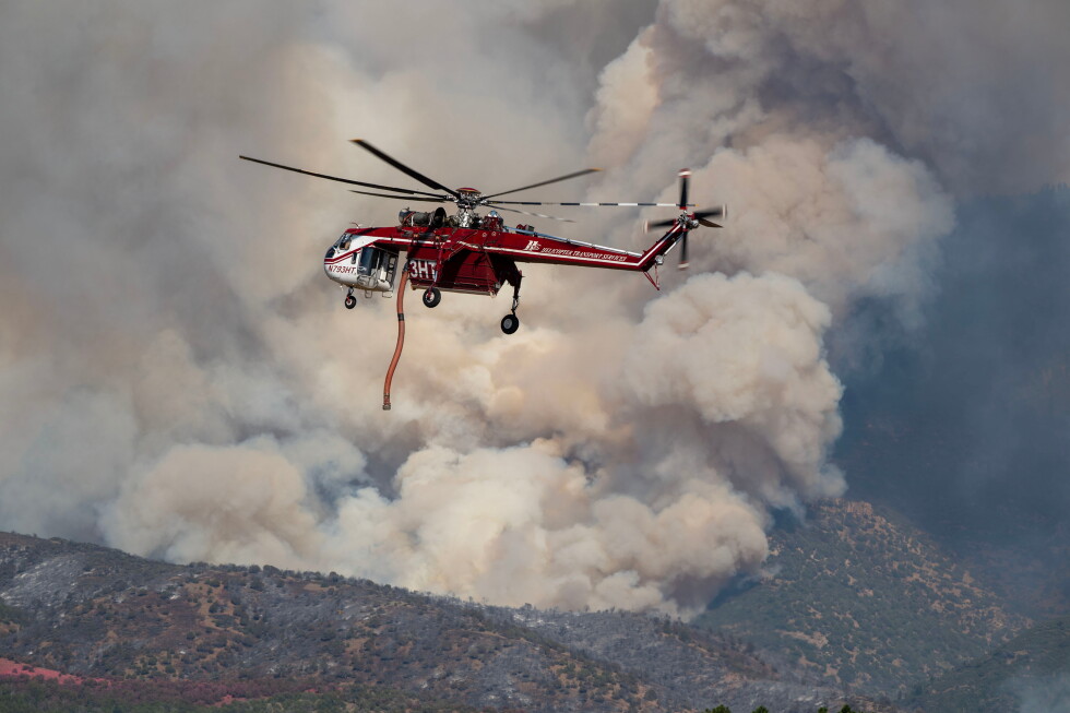 Officials say helicopter pilots who crashed while fighting Utah wildfire are dead