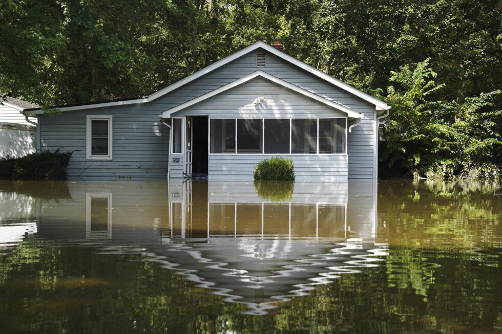 7 dead from historic flooding in Indiana