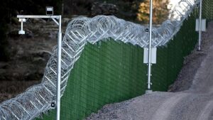 Finland completes work on 200km fence along border with Russia