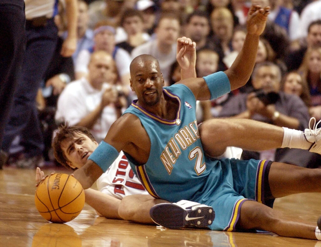 Charlotte Hornets jersey history No. 2 Stacey Augmon 2001-2002