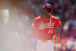 Elly De La Cruz turns ‘part-time bird whisperer’ during Reds’ win